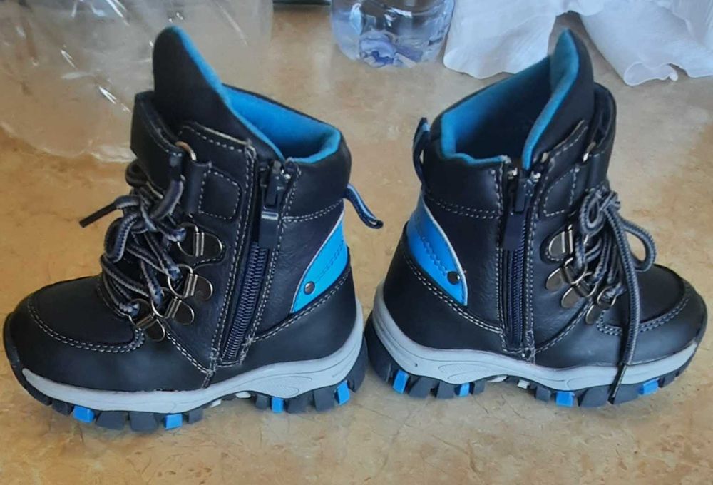 Нови ботуши за момче размер 23