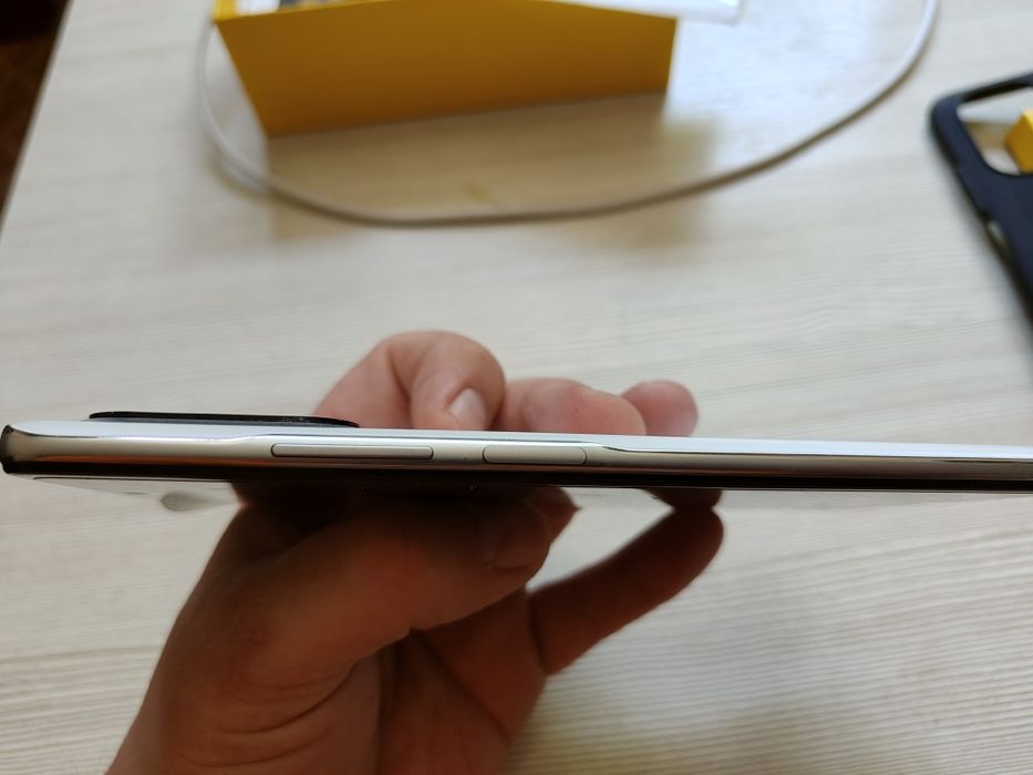 Продам Poco F3 6/128 Arctic White