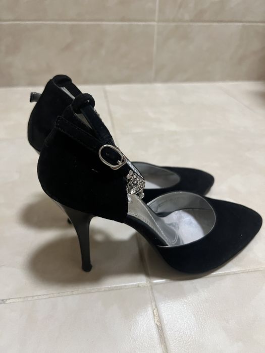 Продам черные туфли