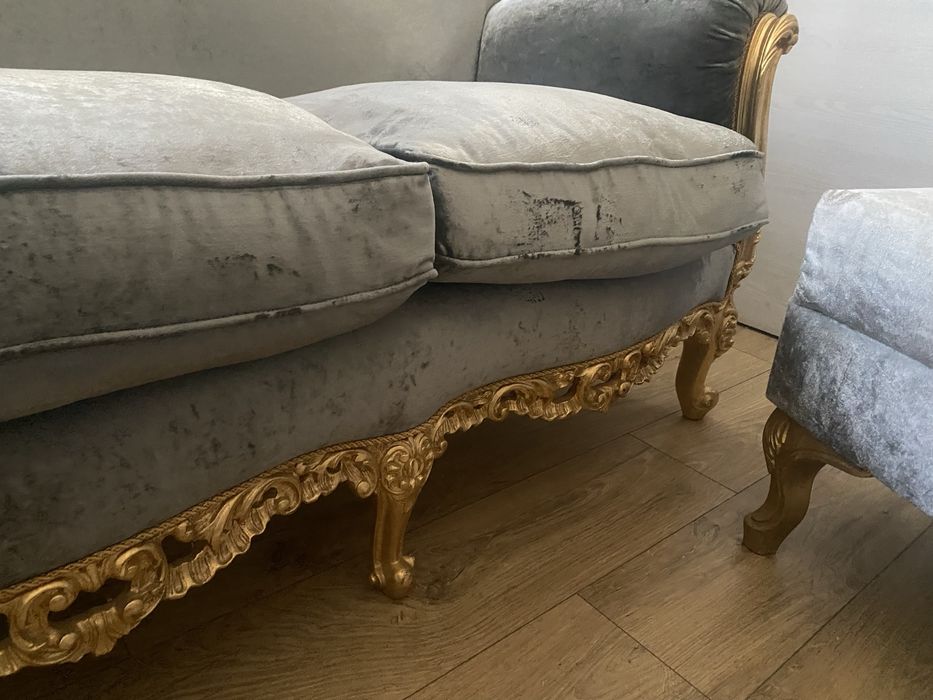 Страхотен Италиански диван