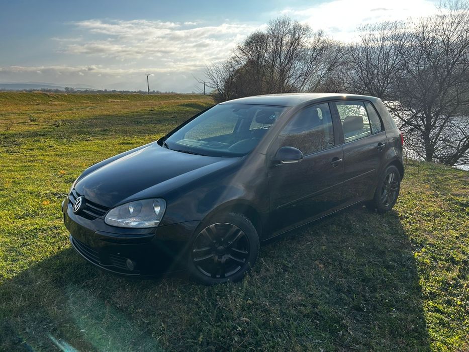 Volkswagen Golf 5 variante auto

 2350 Euro

1.6 benzina

An fabricați