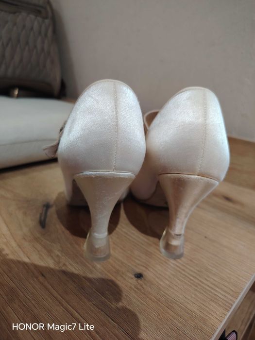 Обувки за стандартни танци