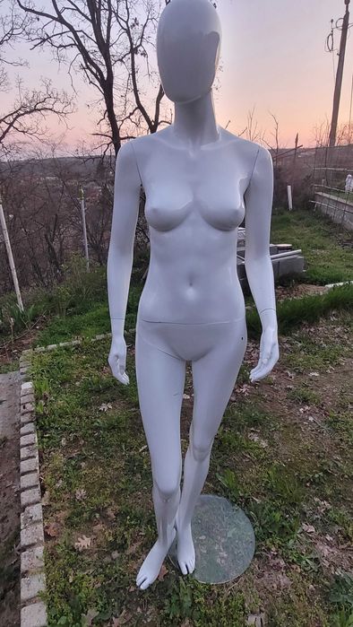 Продавам красиви манекени