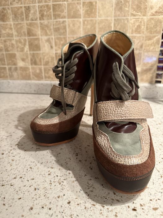 Ботильоны на каблуке с платформой.