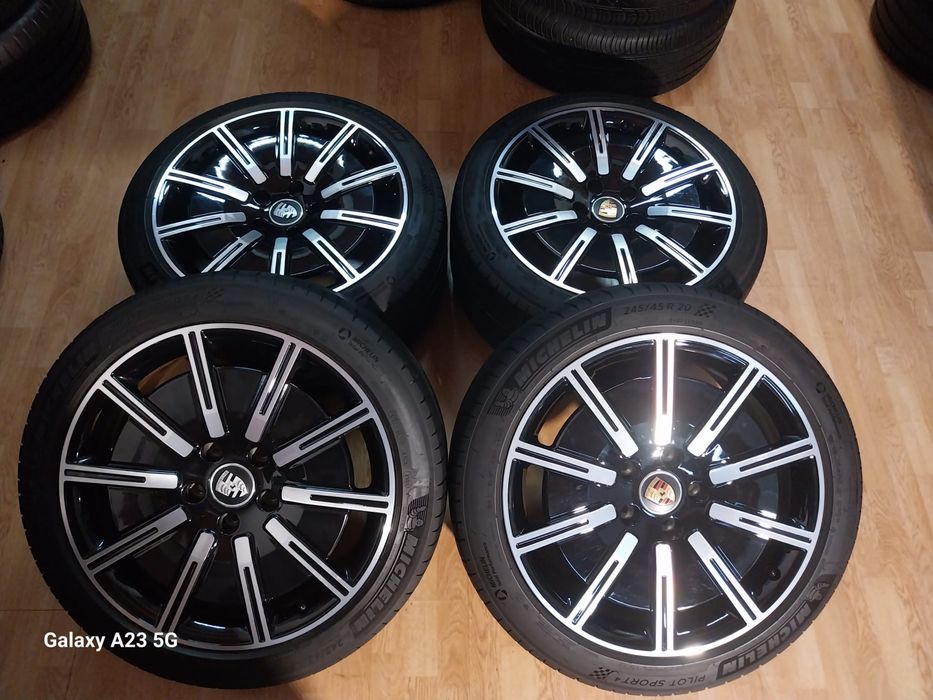 Jante Porsche Taycan pe 20 vara