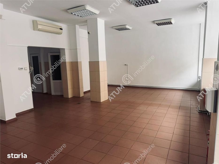 Spatiu comercial 100 mp utili 9 ml vitrina 2 intrari Valea Aurie Sibiu