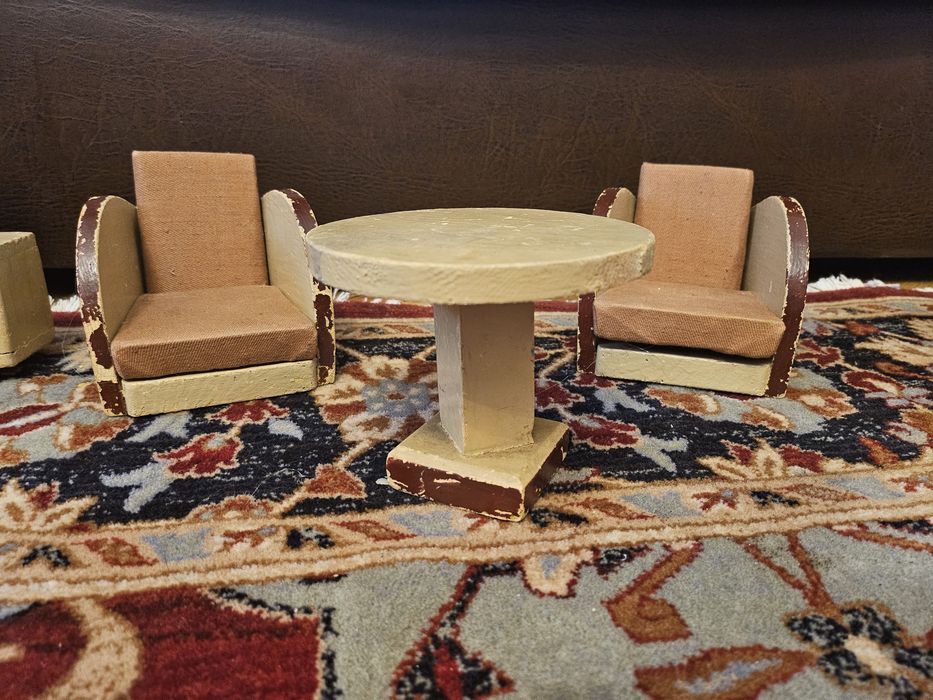 Vand mobilier păpuși foarte vechi