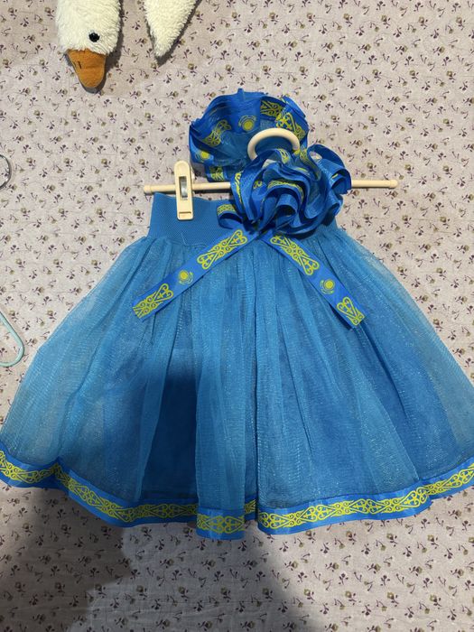 Продам платья для девочки на  3-4 года