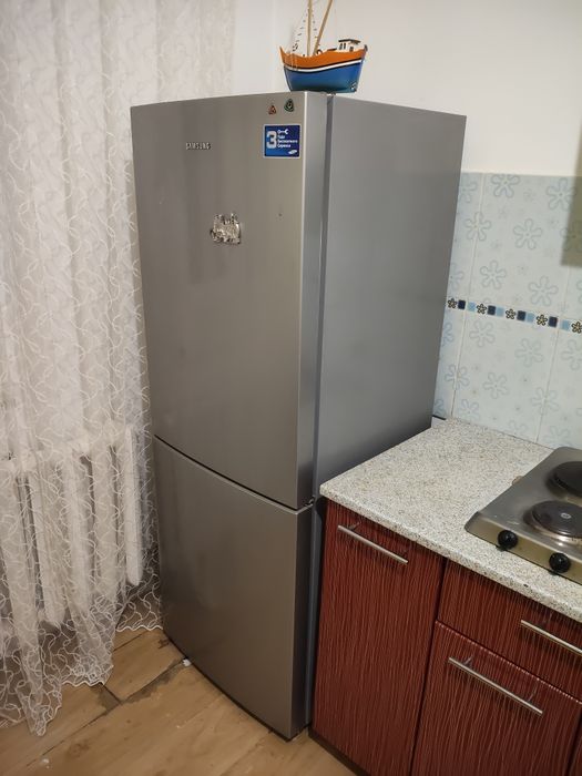 Холодильник Samsung
