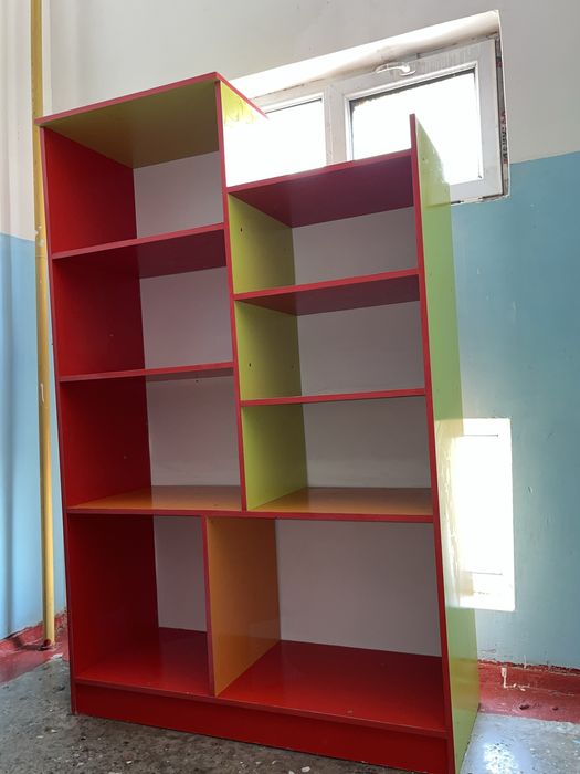 офисный стол и детский шкаф