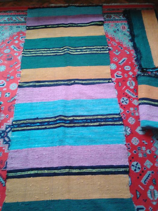 продавам различни видове черги, ръчно тъкани