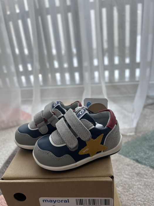 Обувки за бебе 19-21 номер Mayoral нови
