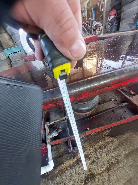 Elevator foarfeca pneumatic