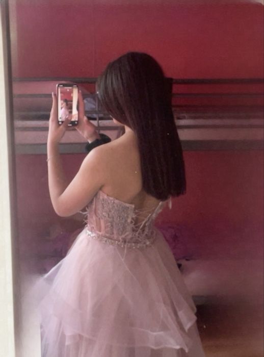 Продавам бална рокля