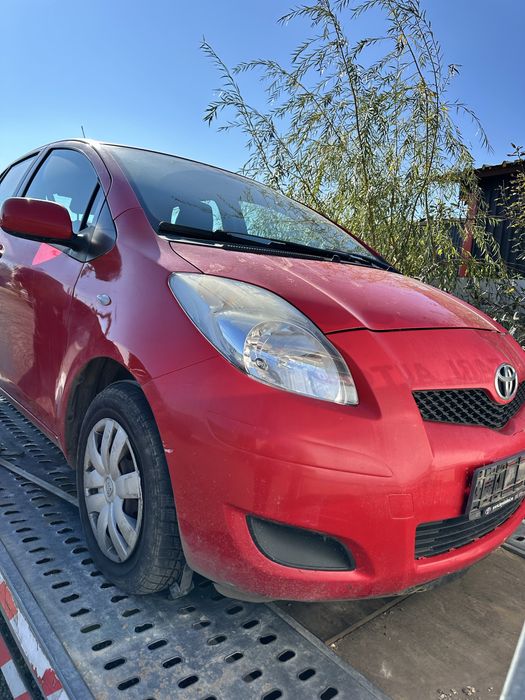 Dezmembrez toyota yaris 2011