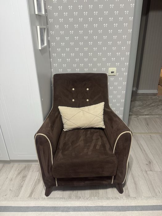 Продам крсело коричневого цвета