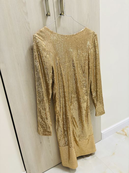 Rochie de ocazie cu paiete aurii