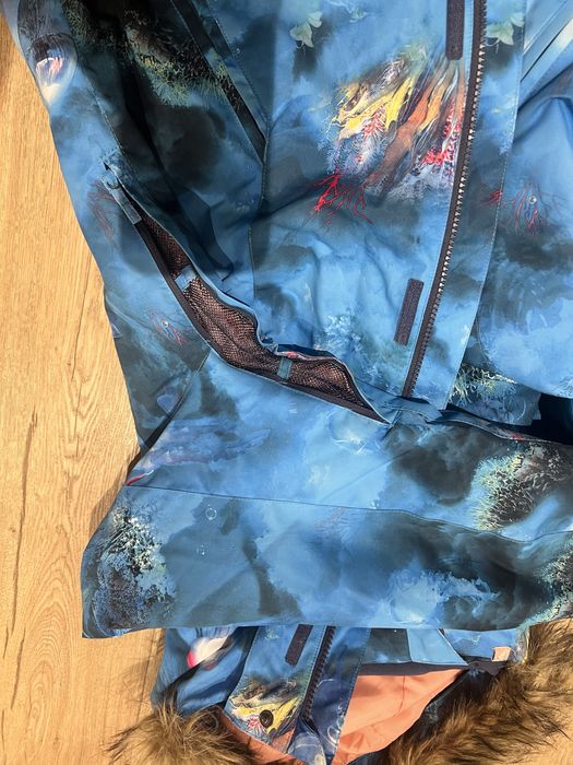 Продам куртку детскую