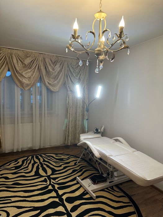 Vând set complet de mobilier profesional pentru salon