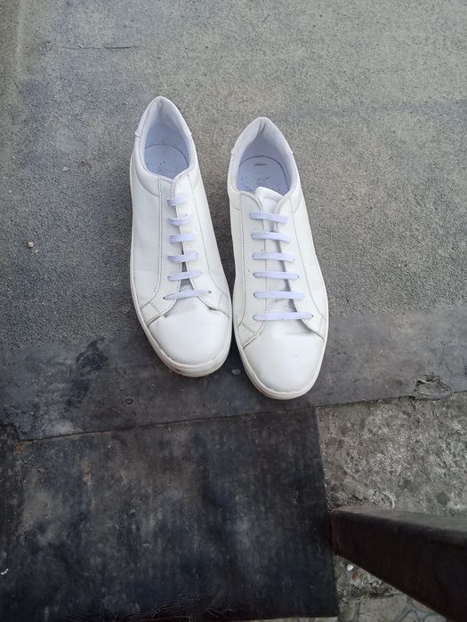 Adidași numărul 43