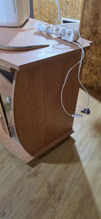 Продавам Тв. Шкафче