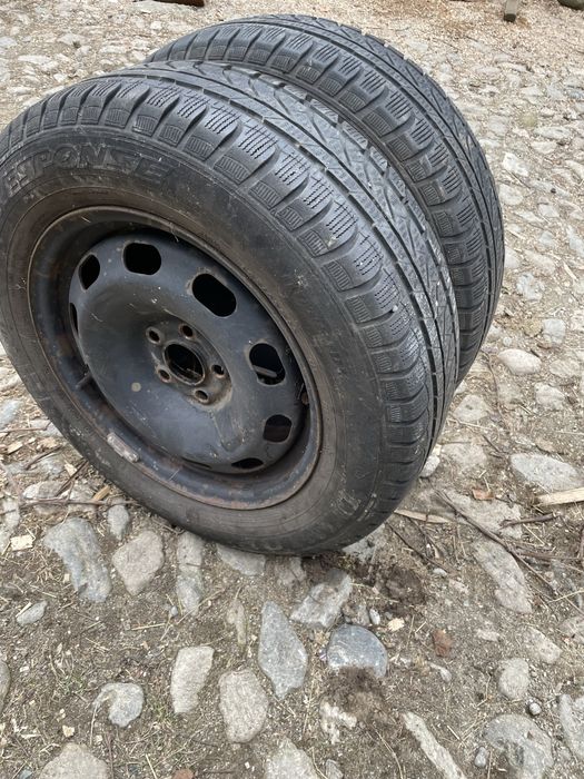 Vând două jante cu cauciucuri R15