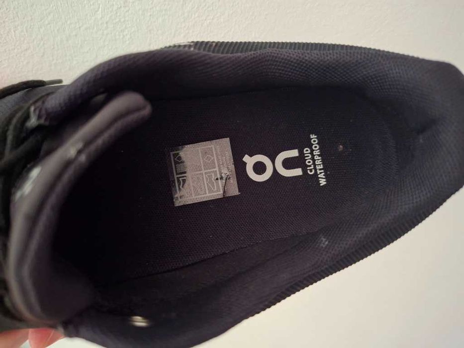 Adidasi On cloud running swiss engineering waterproof marime40 zero km