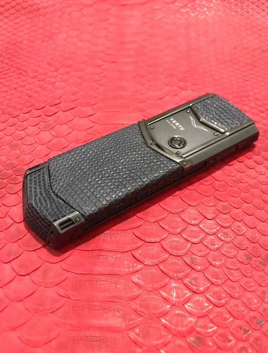 Подмяна на кожите за всички модели на Vertu