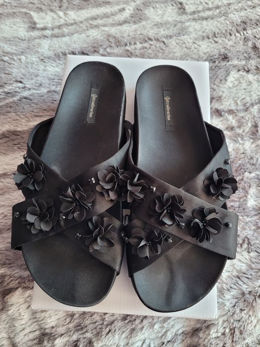 Papuci negrii Stradivarius cu flori