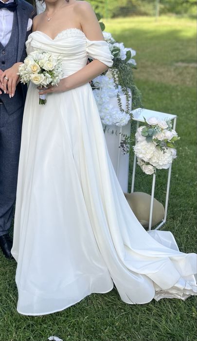 Сватбена рокля.