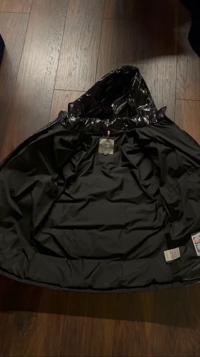 Moncler лачено яке