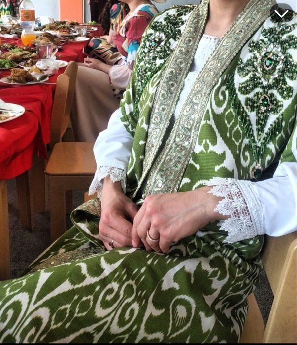 Абая из адраса с украшением
