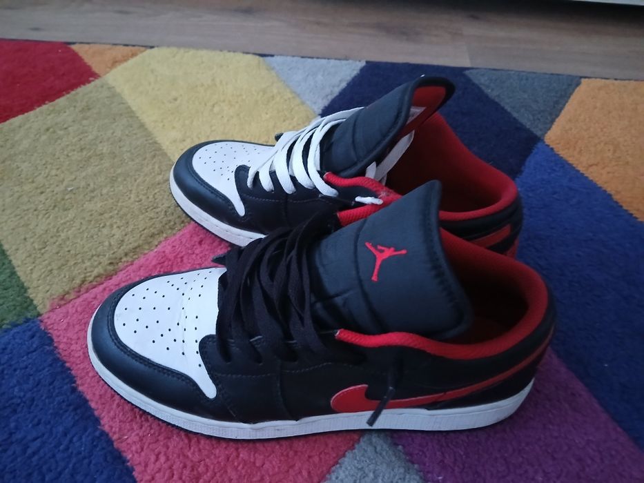 Jordan 1 black white red