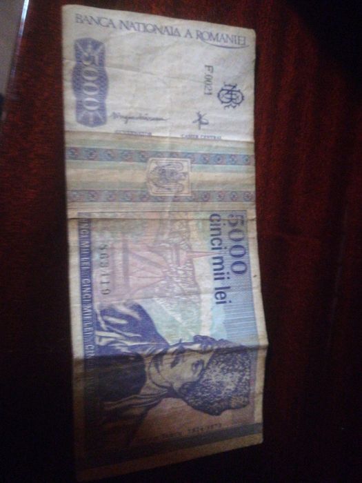 Vând bancnotă cinci mii lei