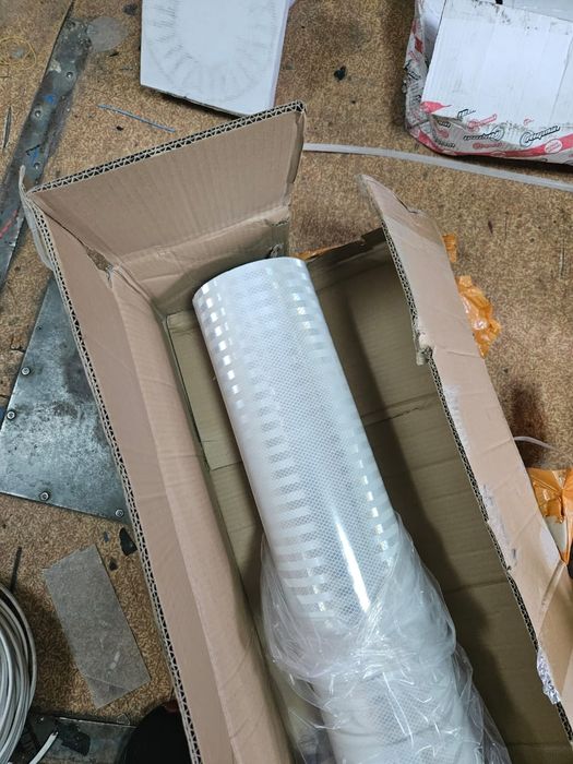 Плёнка светоотражающая.