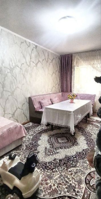 Чирчиқда 1 хонали квартира мебель техникалари билан сотилади
