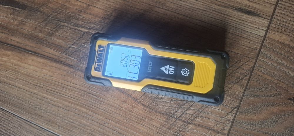 Telemetru cu laser DeWalt NOU