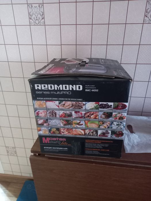 Мультиварка REDMOND