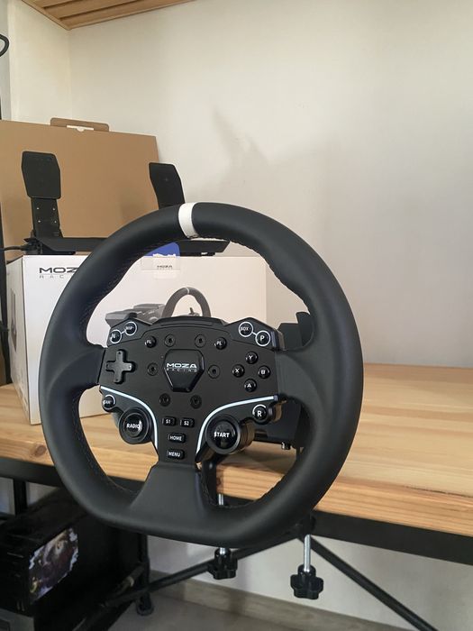 ЧИСТО НОВ! Moza R5 Bundle