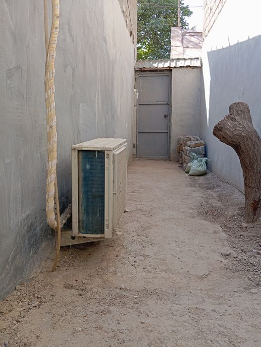 Продается 3 жилой комнатный дом на одной сотке ориентир метро Максима