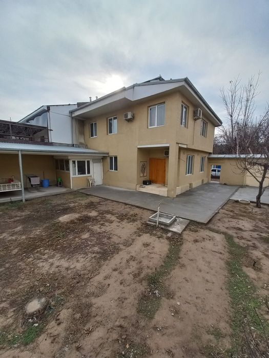 Домбиробод 7.22-соток Углаваой 4-хона 2-балкон 2-СанУзел Участок