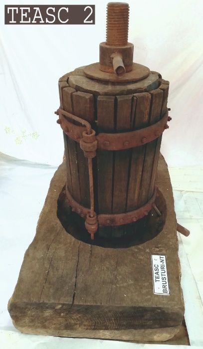 Teasc / presa / zdrobitor struguri, foarte vechi, functionabil!