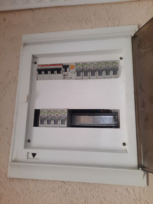 Electrician autorizat rapid și convenabil