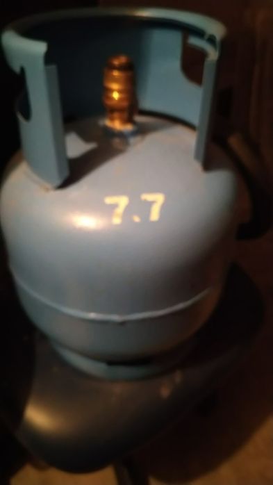 Газов котлон с газова бутилка и редуцил вентил и маркуч