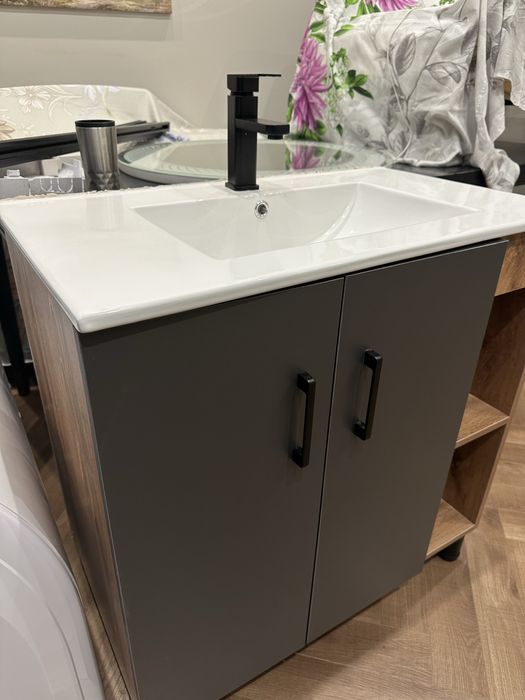 Тумба с раквиной