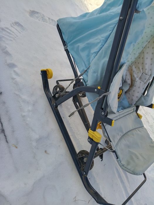 Продаются санки коляска