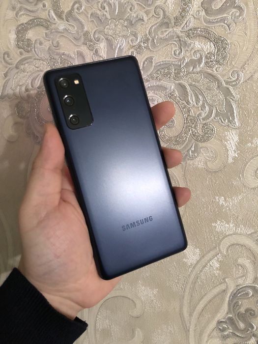 В продаже S20FE.