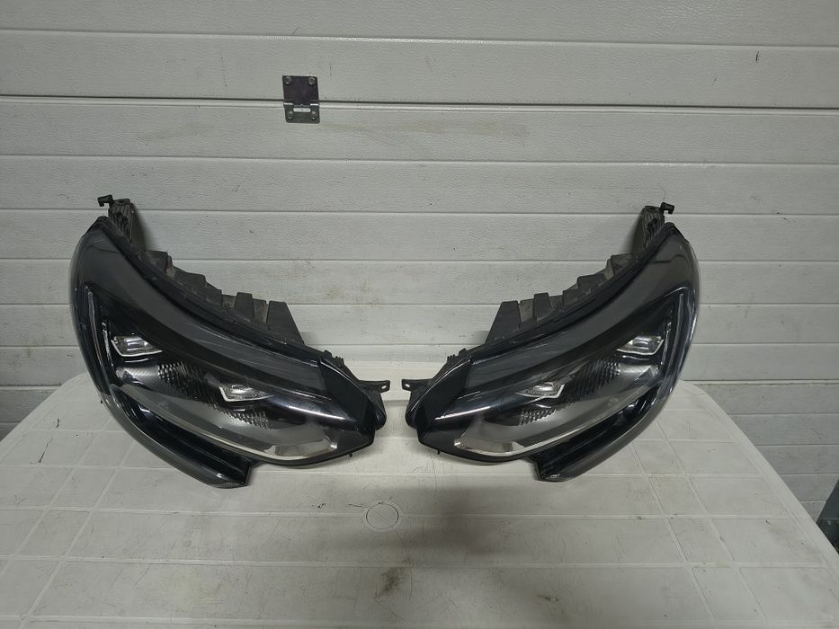 Far dreapta și stânga Megan 4 full led cod 260104596R,260601197R