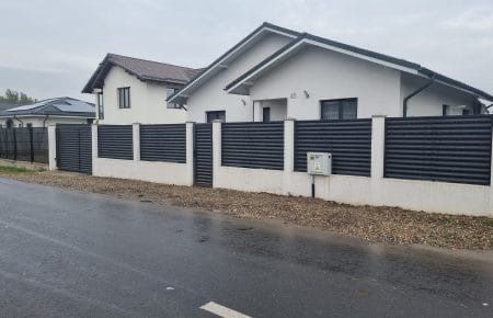 Garduri si porti din sipca metalica, panouri stil jaluzele, tabla cutata, plasa bordurata, fier forjat, BCA si beton si alte modele disponibile