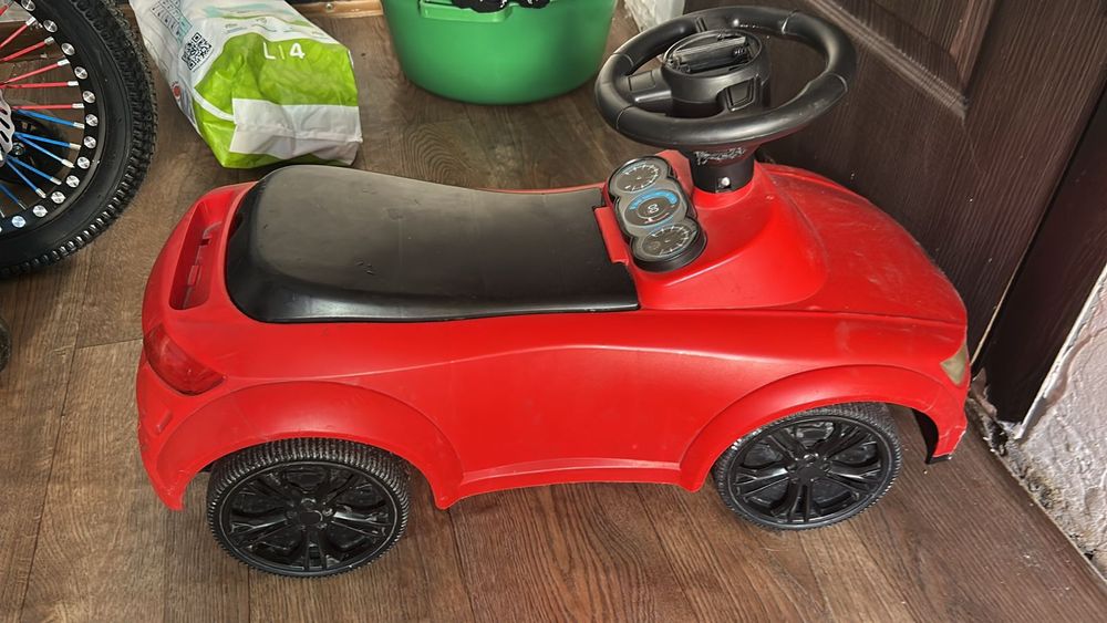 Машинка толокар .